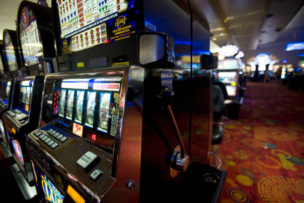 Live Three Card Poker table with dealer and player cards displayed on iconwin login